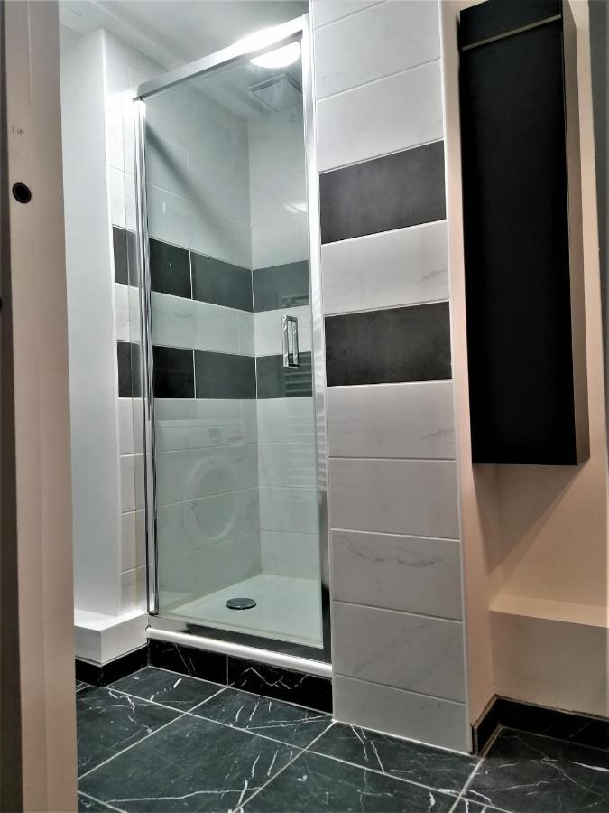 Moderne Entierement Renove Apartment *